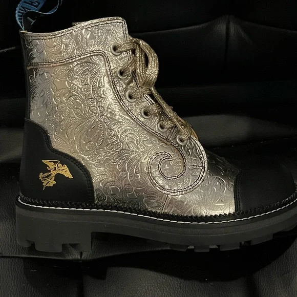 John Fluevog Limited Edition Platinum Derby Boots - Picture 10 of 16